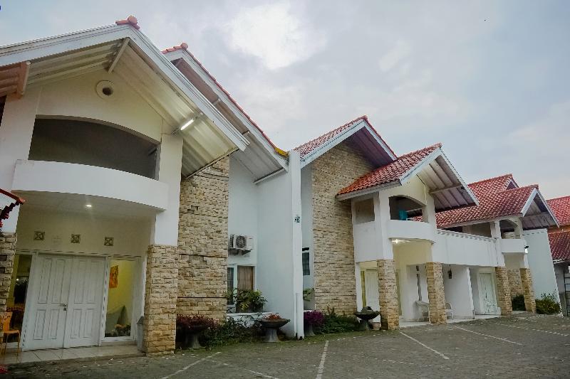 Rossan Near Sersan Bajuri Redpartner Hotel