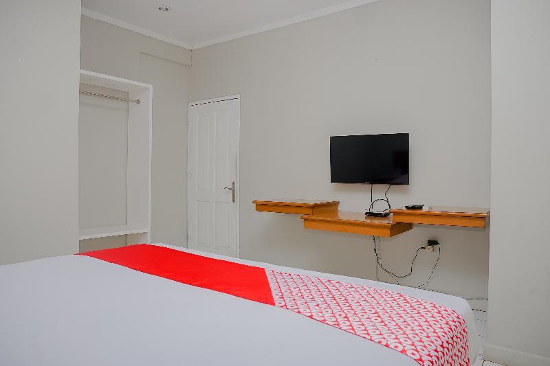 Rossan Near Sersan Bajuri Redpartner Hotel Bandung