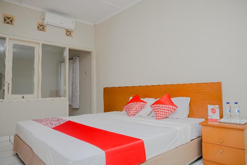 Rossan Near Sersan Bajuri Redpartner Hotel