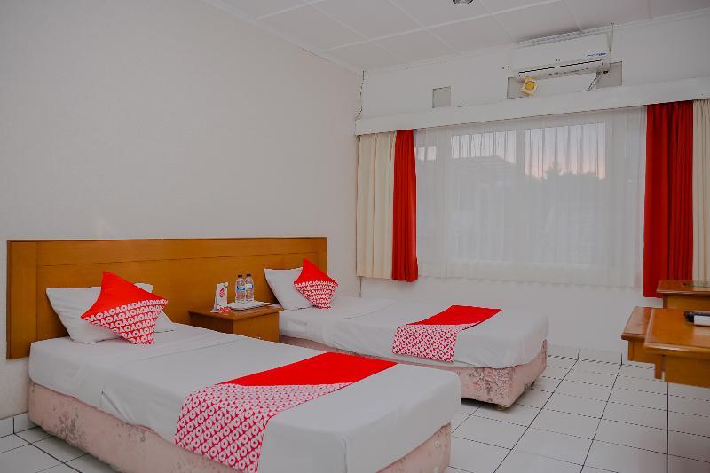 Rossan Near Sersan Bajuri Redpartner 3* Bandung