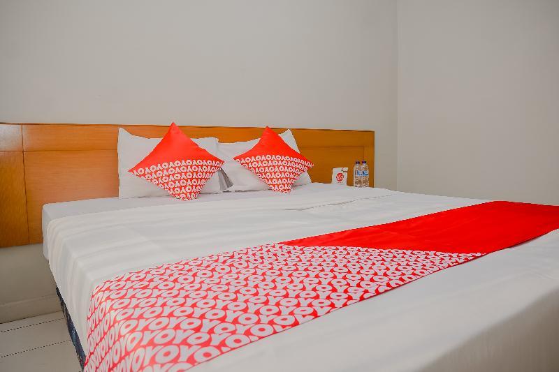 Rossan Near Sersan Bajuri Redpartner Hotel